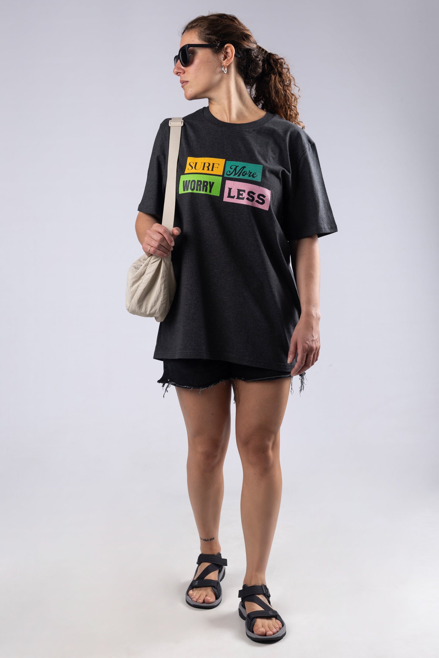 Camiseta "Surf More, Worry Less" - 100% Algodón Orgánico