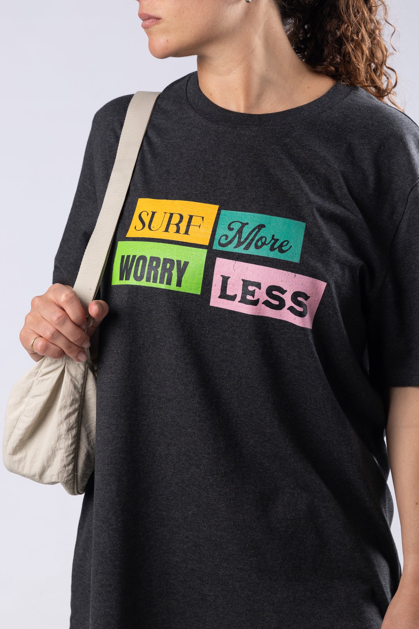 Camiseta "Surf More, Worry Less" - 100% Algodón Orgánico